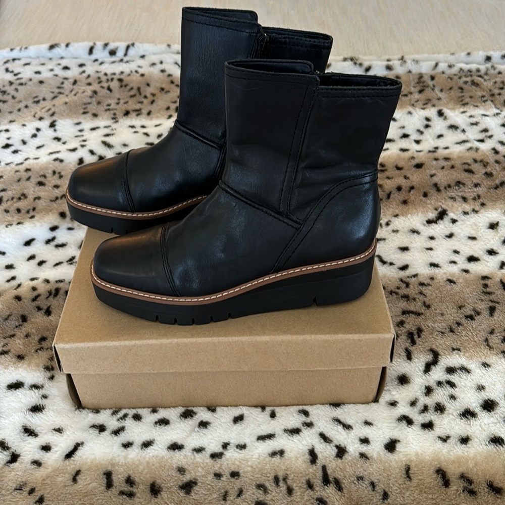 Naturalizer Black Leather Wedge Ankle Boots